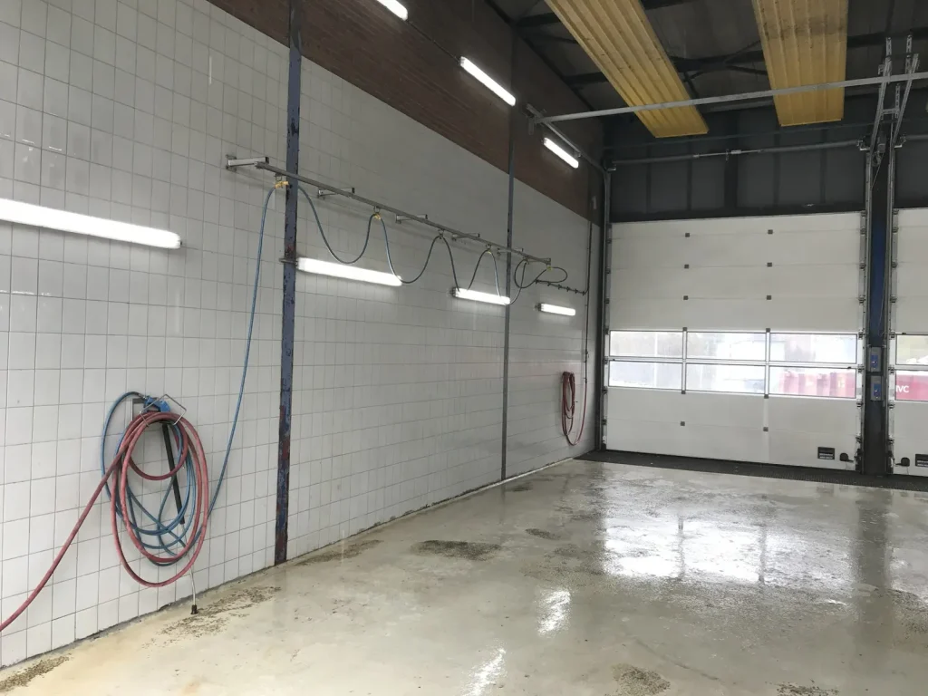 wasstraat voor vrachtwagens schoonmaken met stoomreiniger De Ridder Cleaners