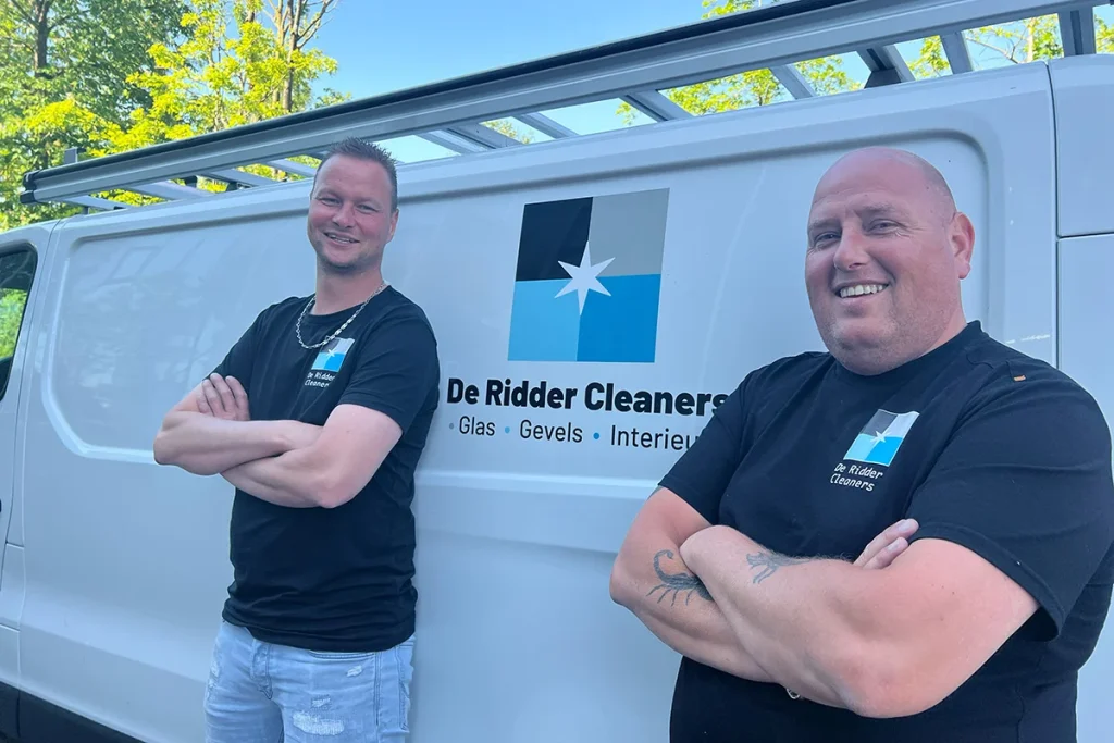 Voor dag en dauw op pad met glazenwassers Gerrie en Fabian